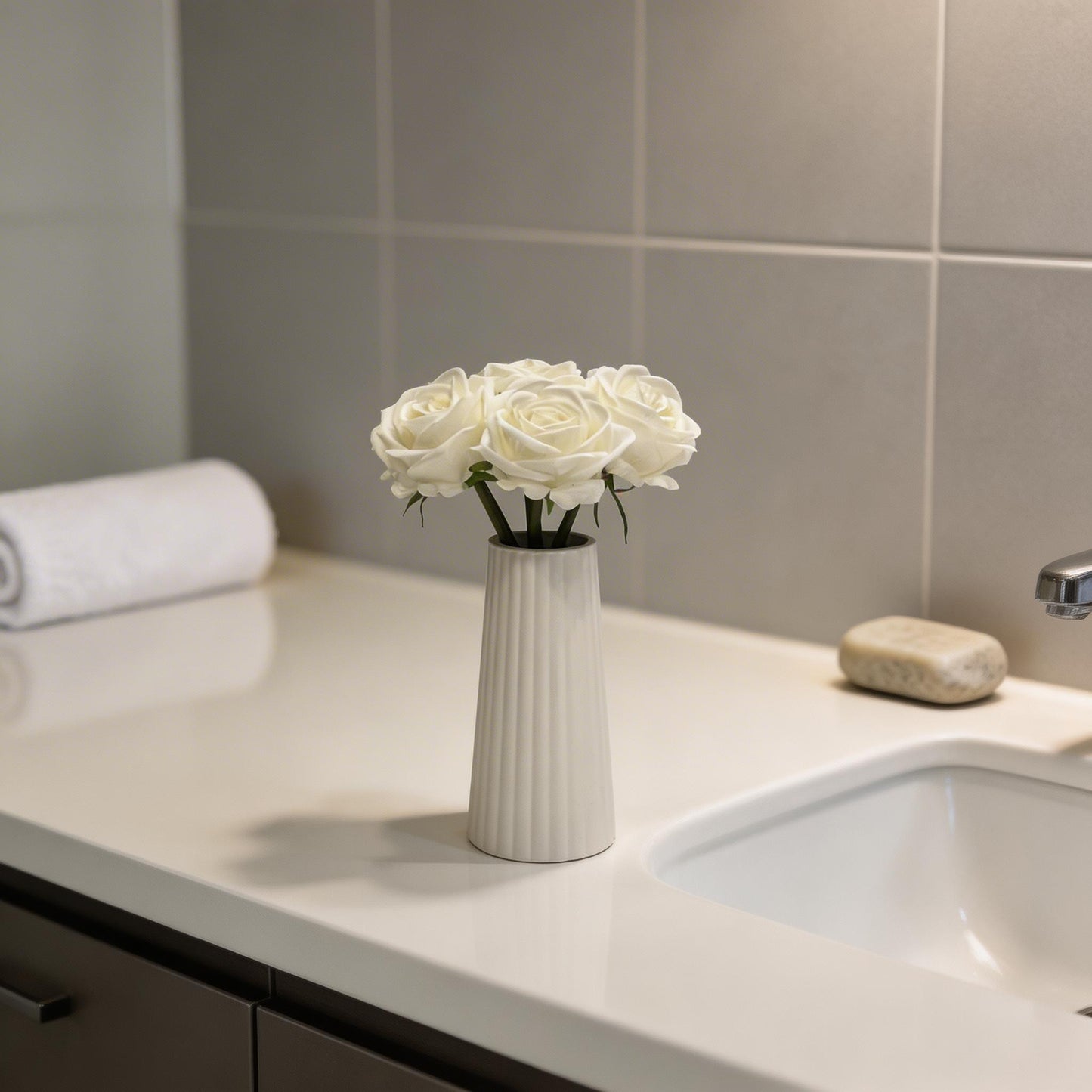 BEYAZ GÜL DEMETİ YAPAY 7'Lİ  25 CM BOY